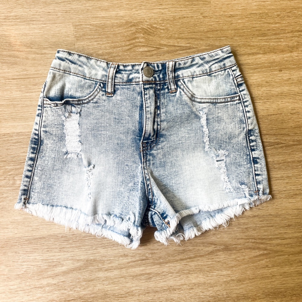 Almost Famous Womens Blue Gray Distressed Ripped Jean Shorts Sz. 1 With Pockets